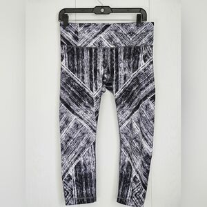 Lululemon sz 8 Wunder Under Crop II Pull On Capri Heatwave White Black P…